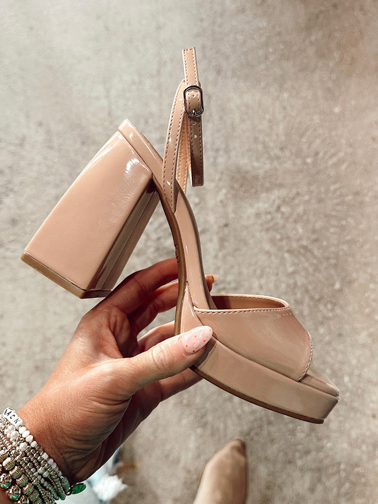 Leather Chunky Heel Sandals Black / 10